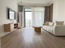 ( 送产权车位 凤凰楼层 沿河 05年品质小区 看房没问题)