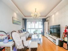 中间楼层,业主精致装修,少有三房两卫户型