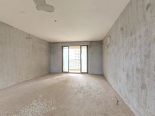 地铁口通透大三房 客餐厅使用面积都很大 随时看房