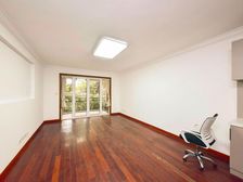 地铁口, 商圈中间位置,配套丰富,生活通勤都方便