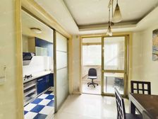 中心位置的一楼带花园,带个固定车位,老业主委托,诚意出售!