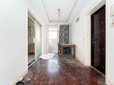 五号线银都路地铁口大复试,送露台和洗衣房,小区中心位置!