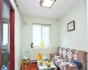 长阳康泽佳苑南区2室1厅,小区中间位置,满五年