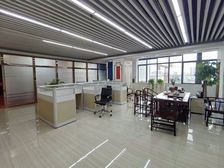 西大附近235平带明火厨房独立卫生间,配套办公家具中央空调