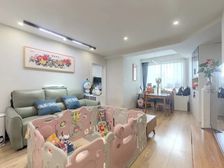 电梯2房,总价低,地铁4/6双轨。高区视野