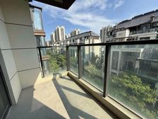 上叠别墅。送大露台。送阁楼。龙湖金汇天街旁。闵行南。龙湖天玺