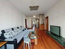 地铁口 户型正气 大三房两厅带阁楼已开通 得房率高 有钥匙