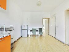 2号线北新泾地铁口50米,前后无遮挡,采光好。