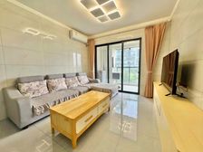 万象府 东南朝向 大两居 交通便利 电梯房 次新小区