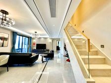 实得面积208平米,精装4房3卫!横厅设计保养新!