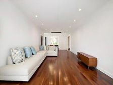 小洋房送露台 这里,下楼就是地铁,把堵车时间还给睡眠和早餐