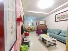 近地铁 正规商品房 中间楼层 出行方便 有电梯 朝南