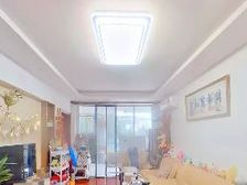 惠南地铁口,户型方正,一楼带大院子,采光充足,位置好