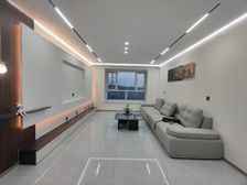 市中心七中本部 凯旋城 精装婚房全天采光 三室两厅有证可贷款