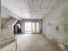 3号线轻轨0距离 刚需跃层三房 实用面积130多 住家方便