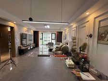 钥匙在手 随时约看 下楼是地铁 厨卫落地窗 尽享奢华与便利