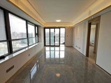 从未住人,大平层四房,带车位,安静位置,开发商豪装,诚心售