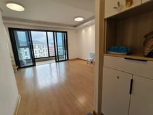 东辰顶楼带阁楼,送充电车位,精装带地暖,次新房,4房2卫