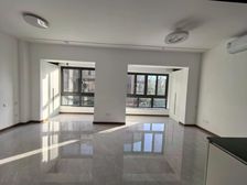 地铁口复式洋房 送大露台 带车位 豪装80万