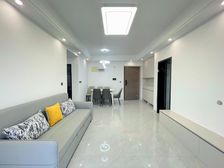 国庆 !楼下轻轨带车位丶板式洋房拎包入住丶随时看房丶价可谈