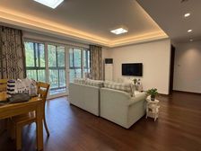 地铁口大三房!南北通透 带电梯 近地铁 精装好房