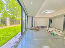 新上!江边上的(带花园洋房!)全新装修未住人!大横厅 急售