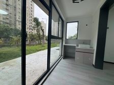 嘉年华旁一楼带院,全天采光 可养花种菜,房东急售 随时看房