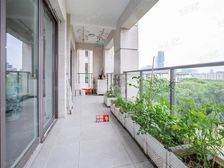 真实在售,随时可看,带双车位,主卧朝南,得房率高,独立电梯