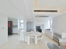 业主精装自住 可直接拎包入住,中间楼层视野佳,经典动静分离