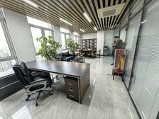 日租金1.6元,山钢新天地广场153平北向,海信贤文中心