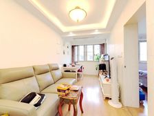 电梯复试 精装修 拎包入住 南北通三房两厅 还带一个固定车位