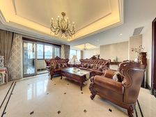 东外滩江边少有的次新房电梯复试 带双露台 有产权车位