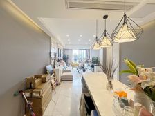 (必卖好房)(带车位)门口就是轻轨站 全朝中庭 价格可谈