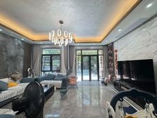 此房是双拼边位别墅,地上3层,有2层的负一楼,共5层