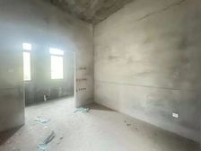 莲湖山庄边位大别墅,花园180平,业主急售可议价