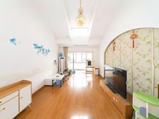 带阁楼 大露台已搭建阳光房 全屋挑高6米层高 三阳台房型