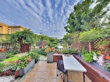 星晨花园双拼湖景别墅,花园打造的很漂亮,保养新