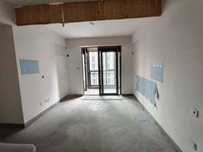 临港蓝湾诚园 3室2厅2卫 毛坯 130万元