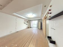 三开间朝南 高楼层视野无遮挡 出门就是商业街 随时看房