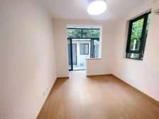 一楼,送天井跟花园,精华装修可以拎包入住看房随时