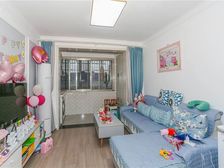 精装修,可以拎包入住,房东诚心出售