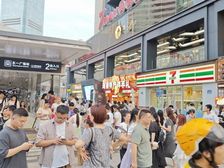 五一广场地铁口头铺! 超人气便利店 年租金30万!人气爆棚!