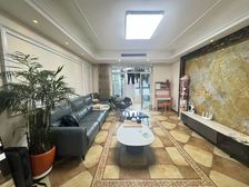 豪华大三房。恒盛湖畔豪庭。送产权车位,