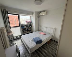 朝阳四惠地铁旁74平南西向三居 满五简装高层住宅