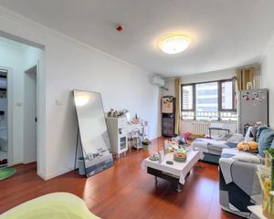 此房中海开发 精装修 拎包入住 高楼层