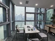 执笔两江潮,坐看洪崖洞。江北嘴力帆中心大平层办公空间