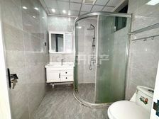 江海花园 温馨三房 新装修即将加装电梯 视野佳 看中价格