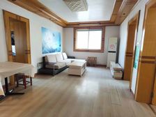 边户4楼,小区中心位置不靠路,房东诚心出售价格可面议,有钥匙