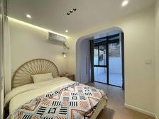 内环内繁华地段!送20平花园!全新精装修,带固定车位!!