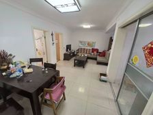 贝港一区双天井,楼层1楼,双南房,随时看房,诚心出售!!!